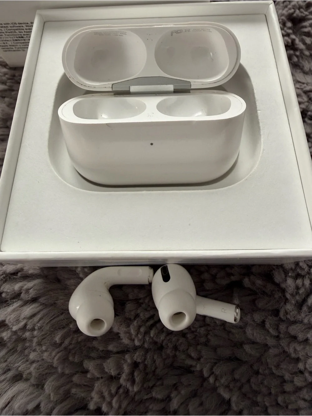Apple White Wireless In-Ear Earbuds with Charging Case